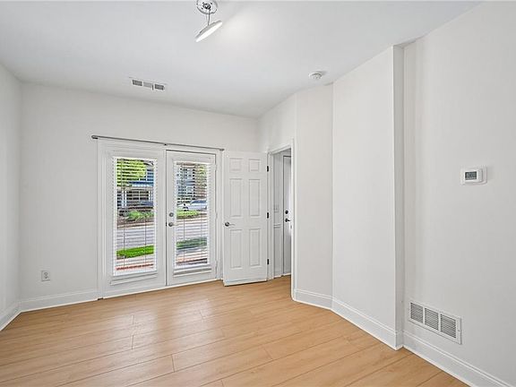 4th image of 209 16th St NW #27