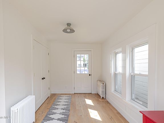 4th image of 27 Rosseter St