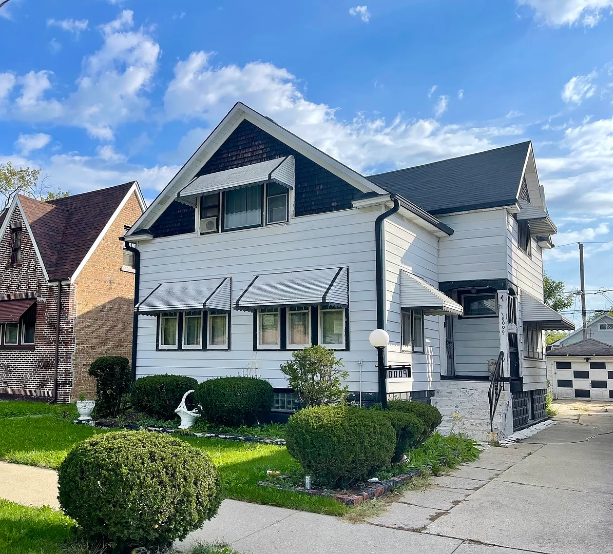 10009 S Yale Ave photo 1