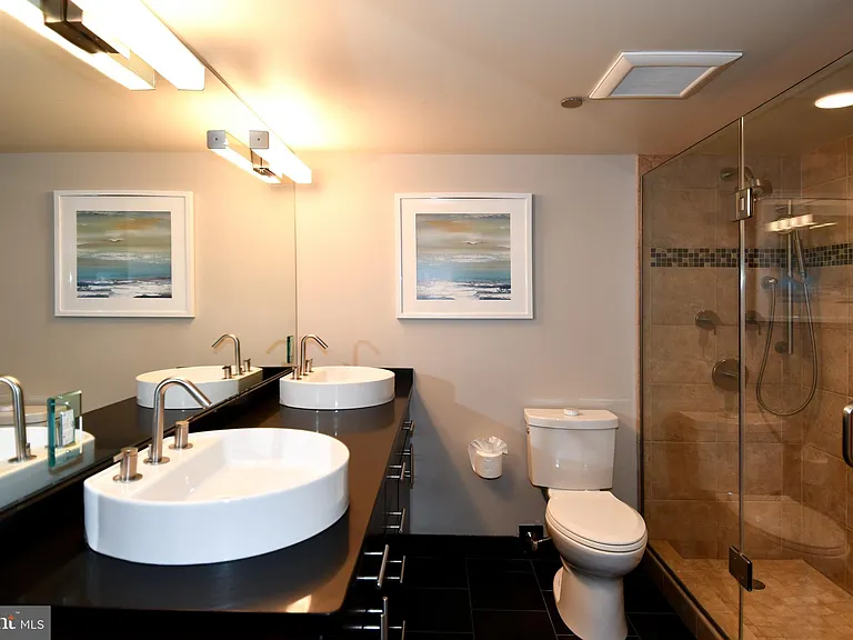 1301 N Courthouse Rd #1005 — Photo 24