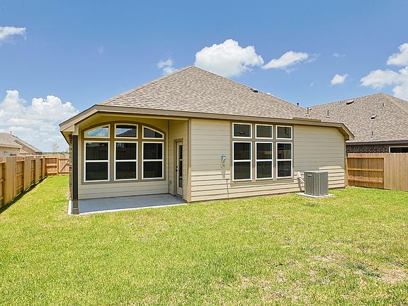 4th image of 340 Magnolia View Dr