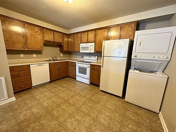 5th image of 205 Cranklen Cir APT D
