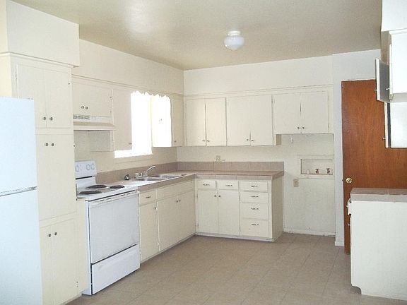 5th image of 303 Margaret Lee St