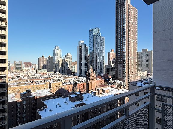 4th image of 305 E 86th St APT 16bw