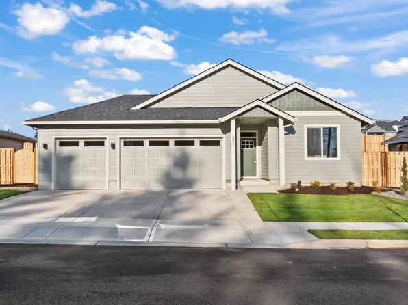 Daybreak 3 Car Plan, Lockwood Meadows