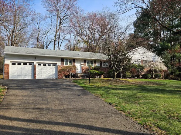 7 Rocklyn Drive, Montebello, NY 10901