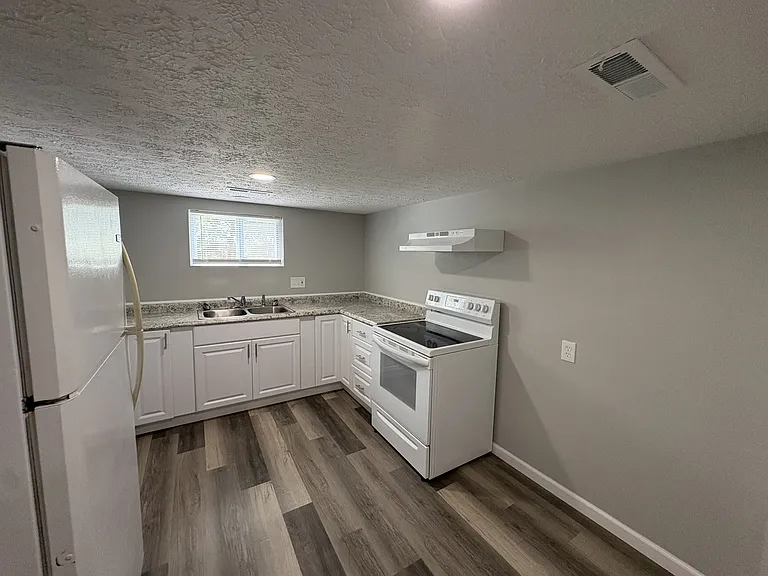 2573 Birk Dr #B — Photo 7