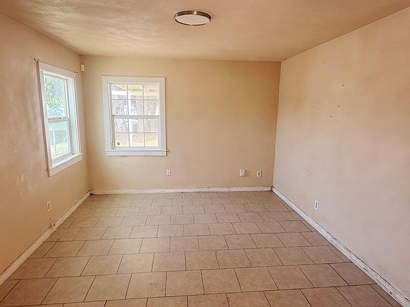 3rd image of 1106 N West Street