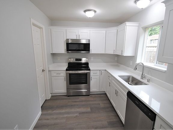 5th image of 1607 Fir St NE