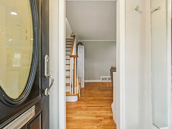3rd image of 17 Greenwood Ave