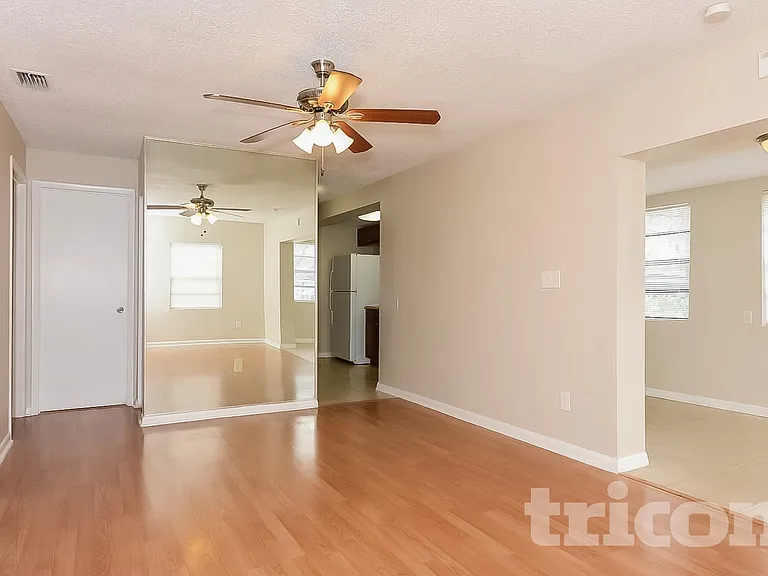 10014 N Oklawaha Ave — Photo 3
