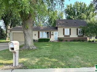 1166 E 1st St, Sioux Center, IA 51250
