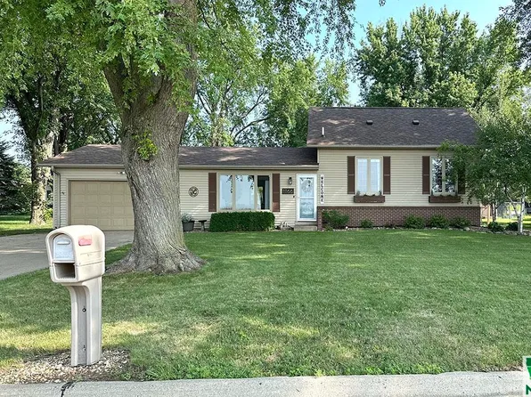 1166 E 1st St, Sioux Center, IA 51250