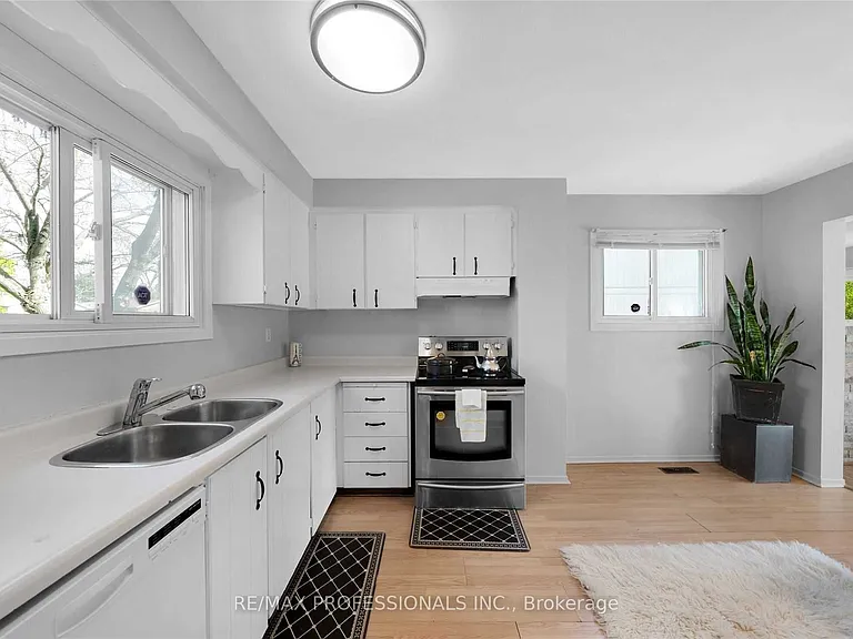 47 Wishford Dr — Photo 9