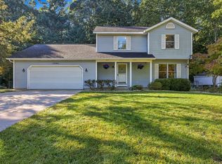 15362 Arborwood Dr, Grand Haven, MI 49417