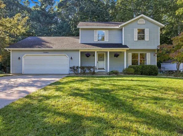 15362 Arborwood Dr, Grand Haven, MI 49417