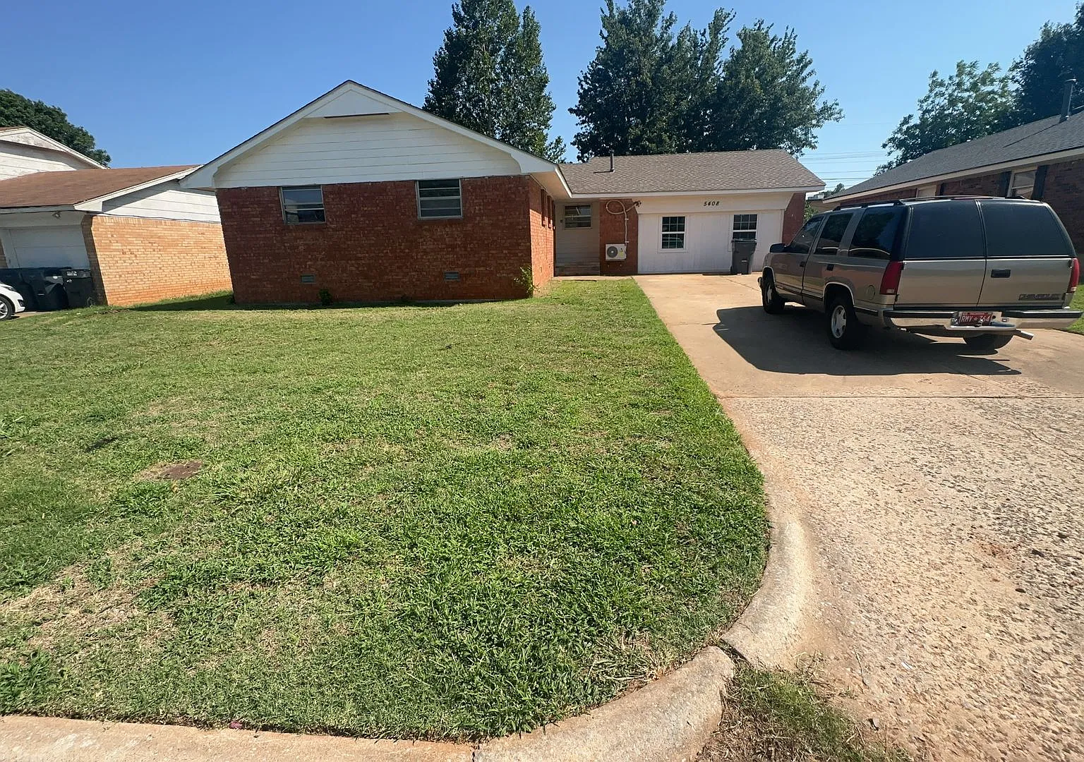 Huge 7 Bedroom House Available — Photo 1