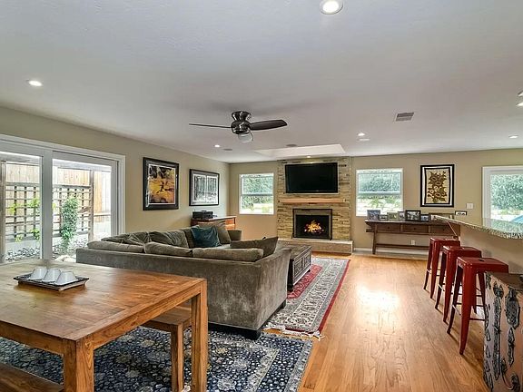 Living Room/Dining Room