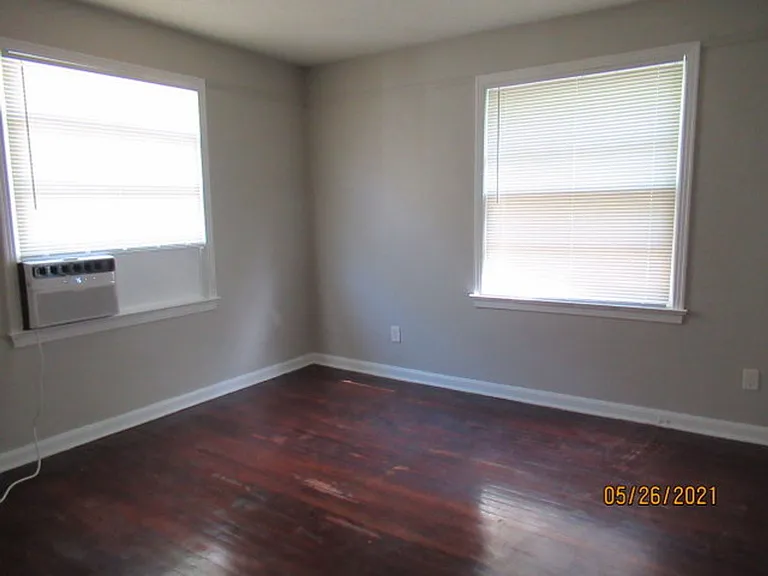 539 W 23rd St — Photo 9
