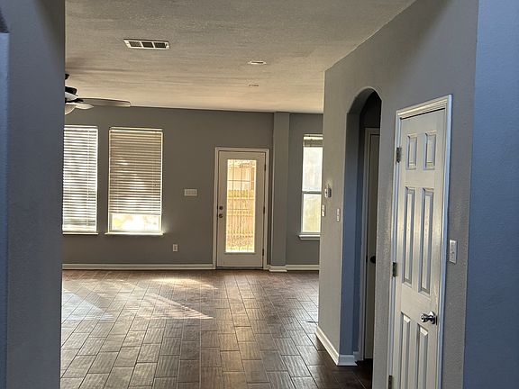 5th image of 1010 Heritage Park Dr