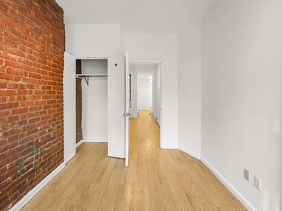 3rd image of 851 Hart St #L