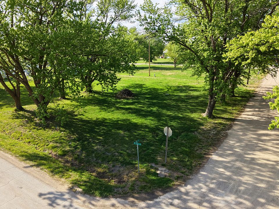 1st image of 301 1st St
