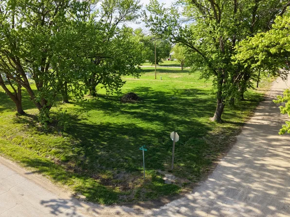 301 1st St, Pacific Junction, IA 51561