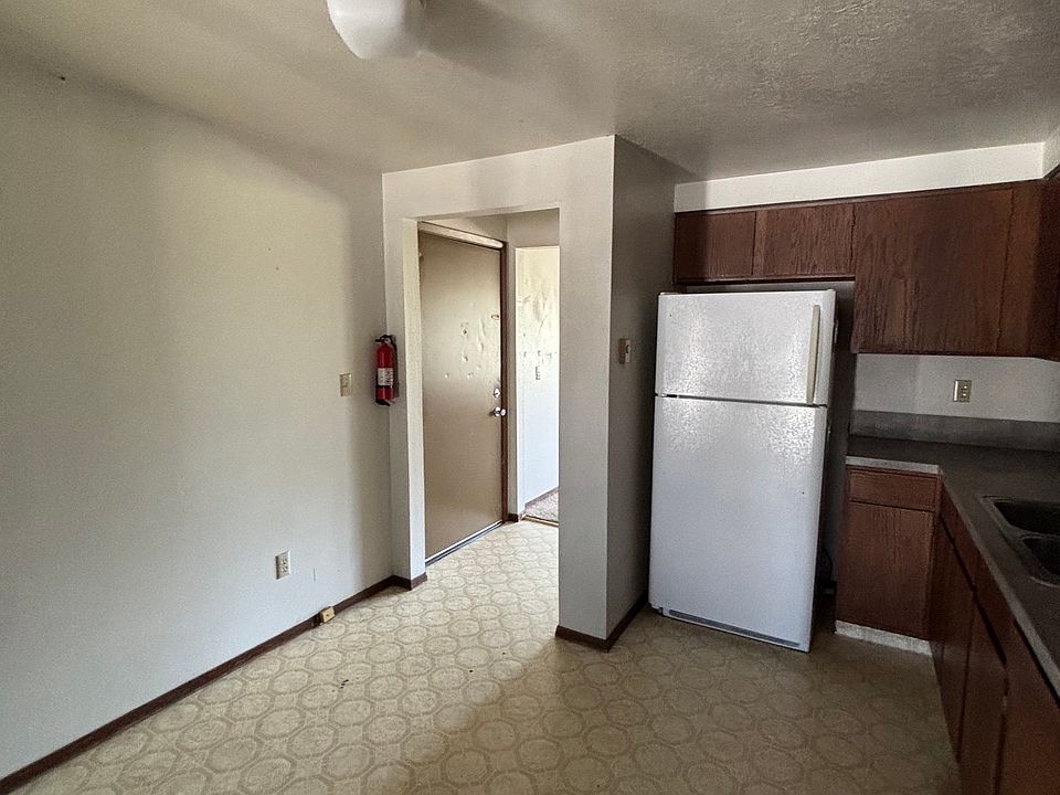 1st image of 675 Garfield St APT 3