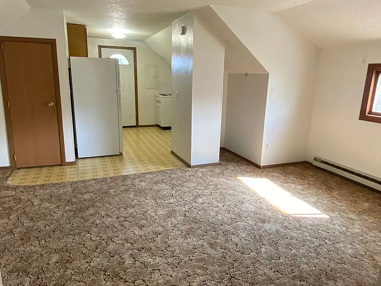 915 W Kemp Ave — Photo 8