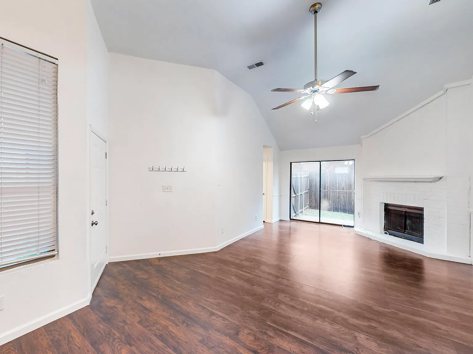 908 Wentwood Dr — Photo 4