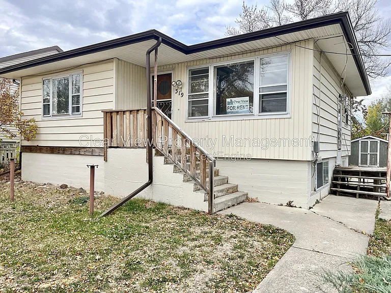 319 8a Ave S #UPPER — Photo 1