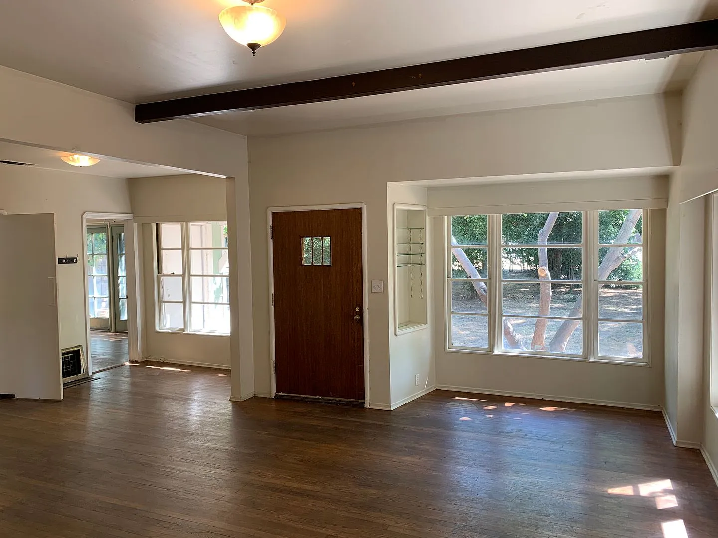 3 Bedroom plus bonus room! Close to Enloe, CSUC and Downtown — Photo 2