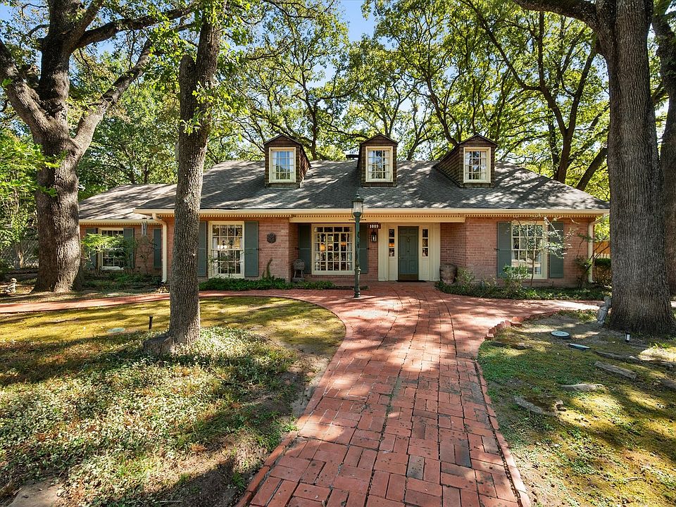 1st image of 1009 Dobbins Rd