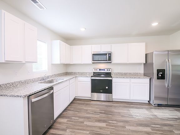 5th image of 2203 Samuel Ln