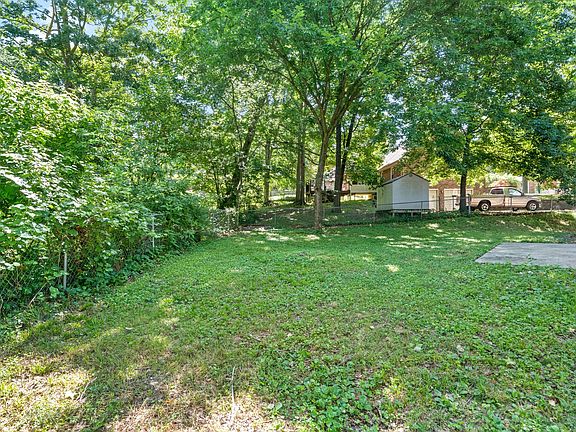 4th image of 401 Crabtree Cir
