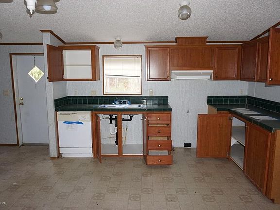 05) Kitchen