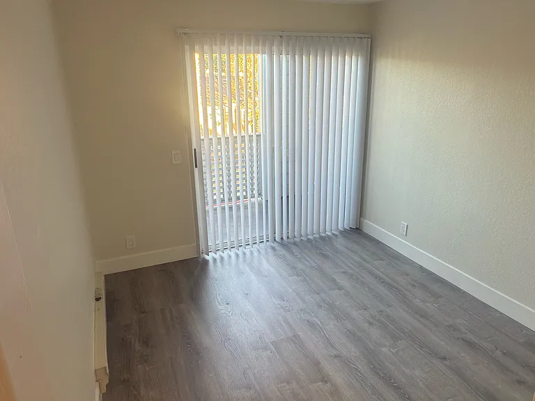 Lakewood Court Apartments — Photo 24