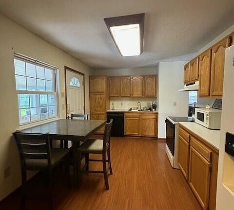 4th image of 3565 Paxton Dr