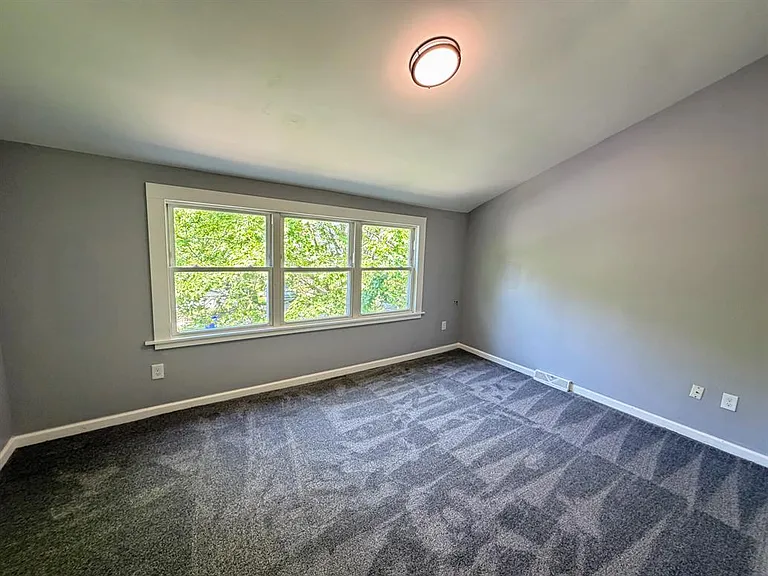 85 Rochelle St — Photo 10