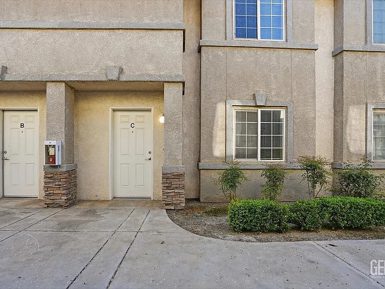 600 E Hosking Ave #10 — Photo 25