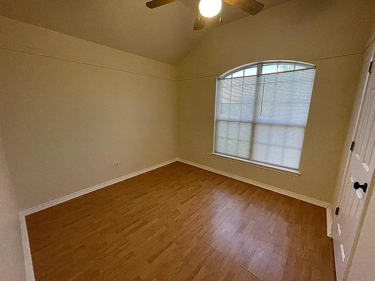 505 Omar Dr — Photo 10