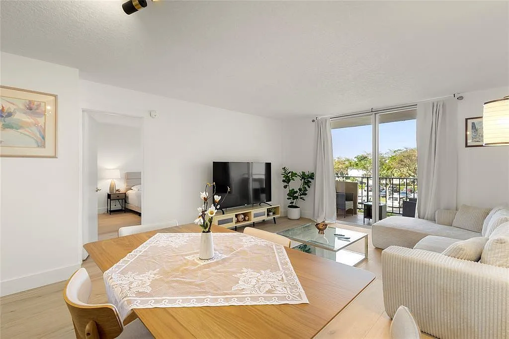 1 bed, 1.5 bath, 840 sqft, $3,400 — Photo 2
