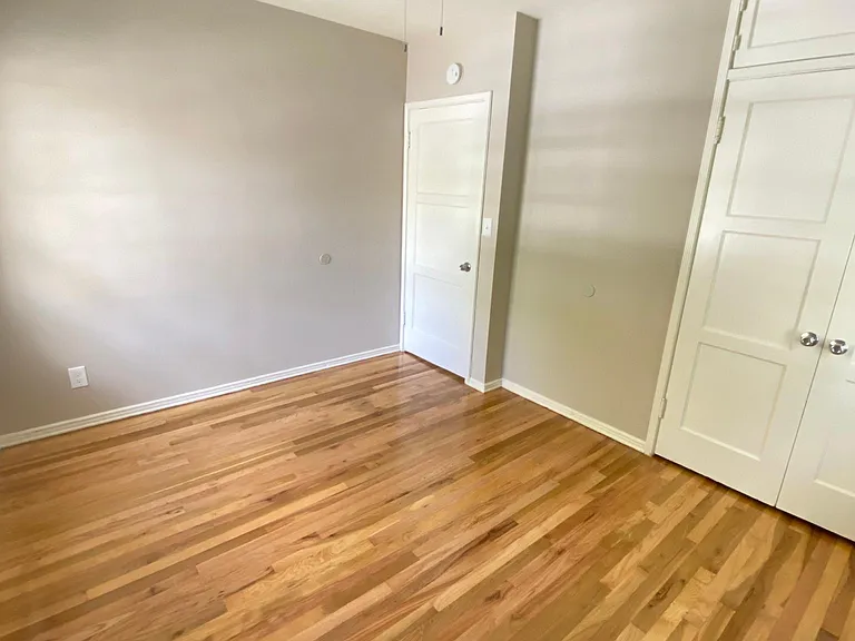 932 N Garfield St — Photo 10