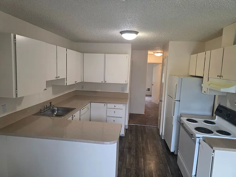 #160 WAH MAI TERRACE APARTMENTS — Photo 16