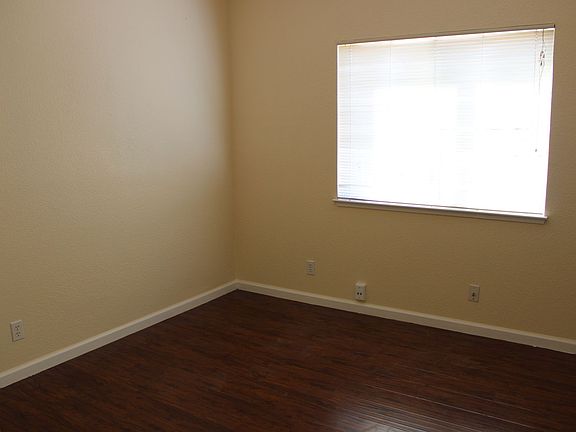4th image of 1299 Hartley Way