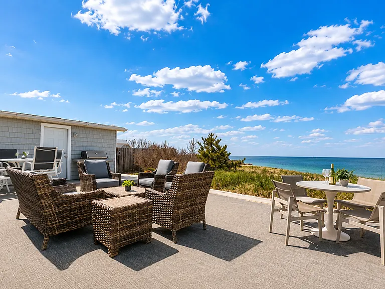112 Soundview Dr — Photo 4