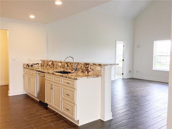 4th image of 120 Waterford Ct