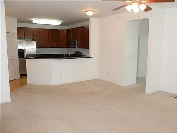 2nd image of 826 W Summerfield Gln