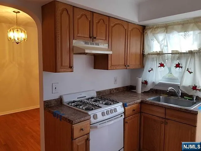 237 Bradley Ave — Photo 8