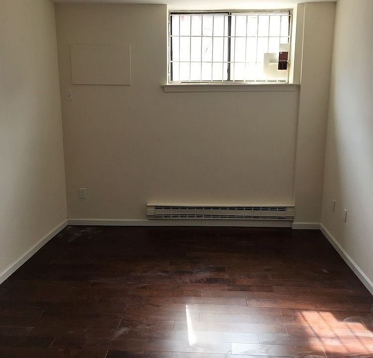 2nd image of 27-05 Astoria Blvd #L2